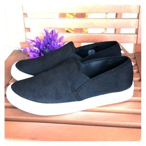 STEVE MADDEN slip ons Sz 7 like new